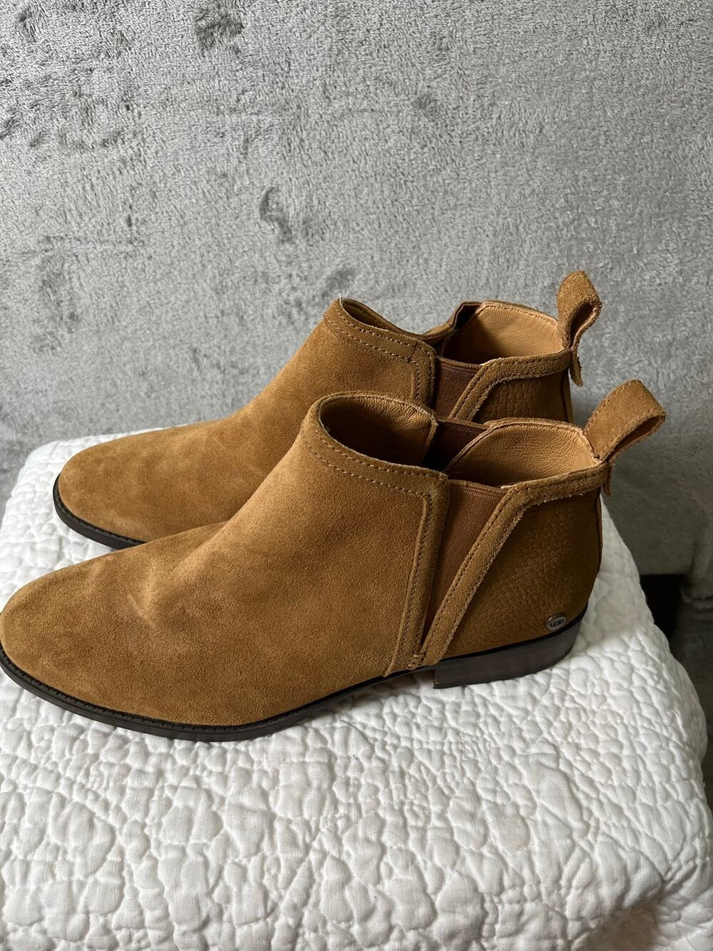 UGG McClair Brown Chelsea Ankle Boots Pull On Minimalist Western Fall Women’s 9